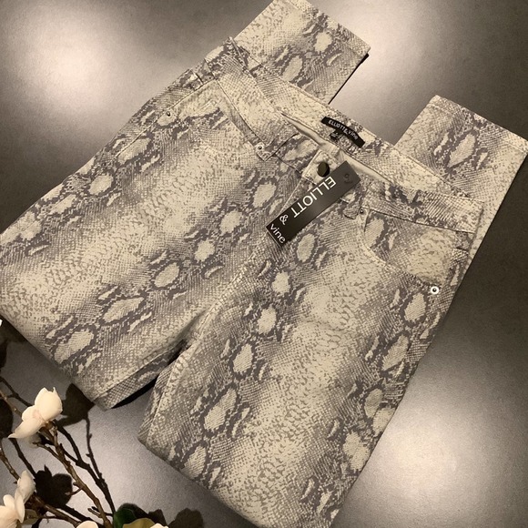 Elliott & Vine Gray Snake Reptile Animal Print Skinny Ankle Crop Jeans NWT - Picture 3 of 13